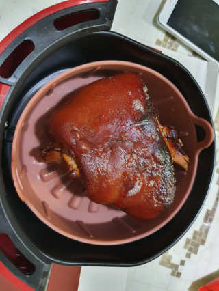 행복먹거리공작소 맥족. 맥주에 빠진 족발 550g + 마늘소스 70g — 5점을 준 리뷰어가 2020년 1월 올린 사용 사진
