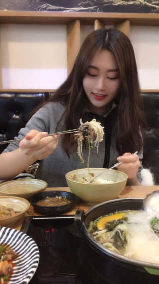 미스터시래기_수원점 [미스터시래기_수원]시래기샤브샤브와 꼬막무침2인SET — 5점을 준 리뷰어가 2019년 1월 올린 사용 사진