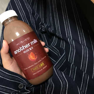 식사대용 아몬드밀크 어나더밀크 500ml X 2병 — 4.83점을 준 리뷰어가 2018년 9월 올린 사용 사진