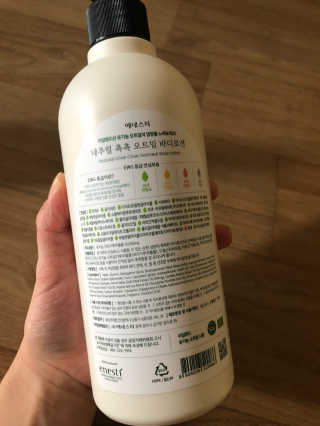 (주)에네스티 내추럴 촉촉  오트밀 바디로션 500ml — 5점을 준 리뷰어가 2019년 12월 올린 사용 사진