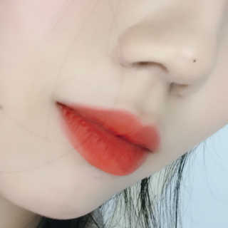 터치인솔 프리티필터 쉬폰 벨벳 립틴트 — 3.67점을 준 리뷰어가 2018년 10월 올린 사용 사진