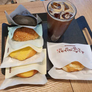 삼송빵집 부천점 [삼송빵집 부천역사점]삼송빵집 특별세트 — 5점을 준 리뷰어가 2019년 8월 올린 사용 사진