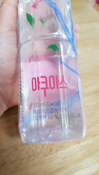 아쿠아스 플레이버워터 [아쿠아스] 복숭아 플레이버워터 1BOX 20개입 — 5점을 준 리뷰어가 2020년 3월 올린 사용 사진