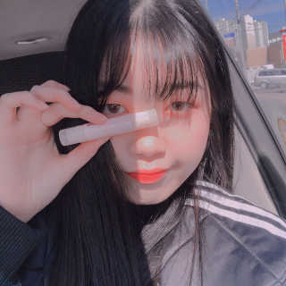 오오티유 OOTU BETTER THAN KISS 듀얼 립밤 — 5점을 준 리뷰어가 2018년 3월 올린 사용 사진