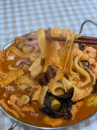 땡땡쿡 쓰촨 마라 낙지 국물 떡볶이 2인분 875g — 5점을 준 리뷰어가 2019년 10월 올린 사용 사진
