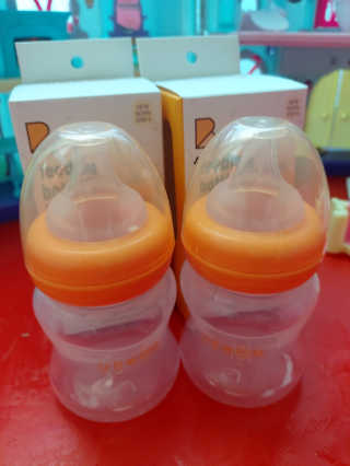 유비맘 신생아젖병 120ml 트리플팩_ 젖꼭지 포함 — 5점을 준 리뷰어가 2020년 2월 올린 사용 사진