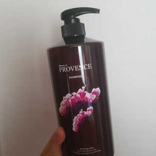 프로방스 바이올렛 퍼퓸 샴푸 1000ml 업그레이드 — 4.5점을 준 리뷰어가 2019년 6월 올린 사용 사진