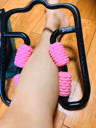 뭅뭅 바디핏레그롤러 종아리 허벅지 하체 마사지기 — 5점을 준 리뷰어가 2019년 10월 올린 사용 사진