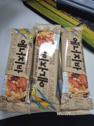 견과가 똘똘 뭉쳐들어간 넛츠몬 에너지바 1BOX 6개입 — 5점을 준 리뷰어가 2018년 1월 올린 사용 사진