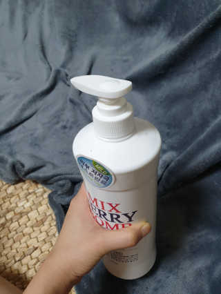 (주)에네스티 믹스베리 단백질 폭탄 샴푸 1000g — 4.83점을 준 리뷰어가 2019년 12월 올린 사용 사진