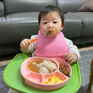 유비맘 캐릭터 실리콘 흡착 식판_색상 랜덤발송 — 5점을 준 리뷰어가 2020년 3월 올린 사용 사진