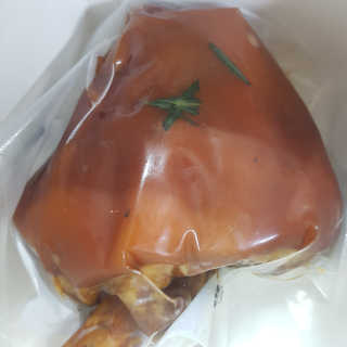 행복먹거리공작소 맥족. 맥주에 빠진 족발 550g + 마늘소스 70g — 5점을 준 리뷰어가 2020년 3월 올린 사용 사진