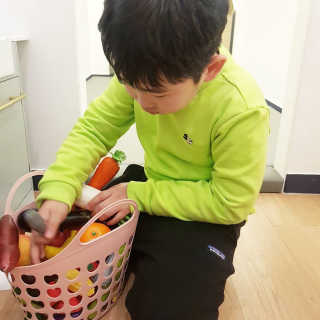인디고뱅크키즈 레트로 미키 그래픽 맨투맨 — 5점을 준 리뷰어가 2020년 2월 올린 사용 사진