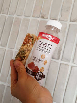켈로그 프로틴바 멀티팩+프로틴 그래놀라 쉐이크 2종 — 5점을 준 리뷰어가 2020년 1월 올린 사용 사진