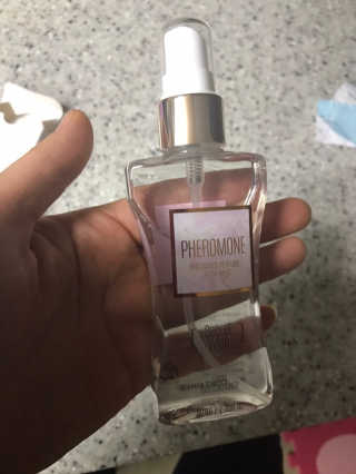 레드컨테이너 페로몬향 퍼퓸 바디미스트 80ml — 5점을 준 리뷰어가 2019년 12월 올린 사용 사진