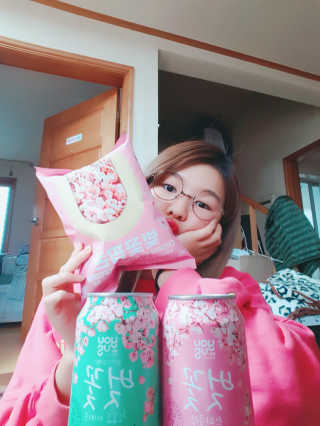GS25 벚꽃 팝콘 + 벚꽃스파클링 + 벚꽃 청포도 에이드 — 4.33점을 준 리뷰어가 2018년 3월 올린 사용 사진