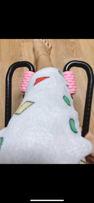뭅뭅 바디핏레그롤러 종아리 허벅지 하체 마사지기 — 4.5점을 준 리뷰어가 2019년 11월 올린 사용 사진