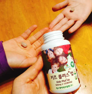 비타맘 키즈플러스업 성장기 어린이 멀티비타민미네랄 120정 — 4점을 준 리뷰어가 2020년 2월 올린 사용 사진