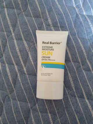 리얼베리어 익스트림 모이스처 선크림 SPF50+ PA++++ — 4점을 준 리뷰어가 2019년 4월 올린 사용 사진