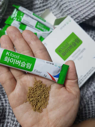 두루원 똥기사의 Kfood 화이버슬림 — 2.67점을 준 리뷰어가 2018년 7월 올린 사용 사진
