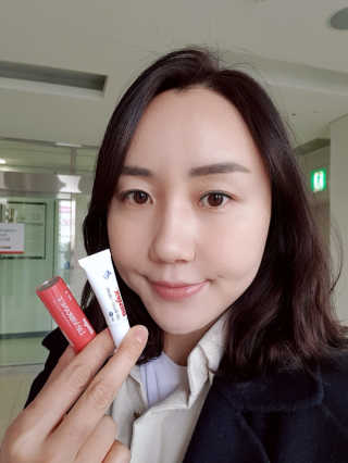 블리스텍스 립 릴리프 크림 립밤, 립 바이브런스 립밤 — 5점을 준 리뷰어가 2018년 11월 올린 사용 사진