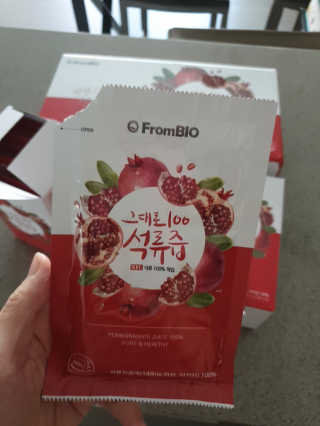 프롬바이오 오직 석류만 [그대로100 석류즙] 하루 1포로 건강하게 — 5점을 준 리뷰어가 2019년 10월 올린 사용 사진