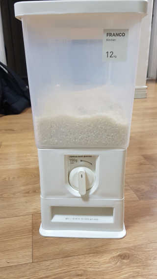 창신리빙 [프랑코 다이얼 계량 쌀통 12kg] 똑똑한 정리 수납 — 4.5점을 준 리뷰어가 2019년 2월 올린 사용 사진