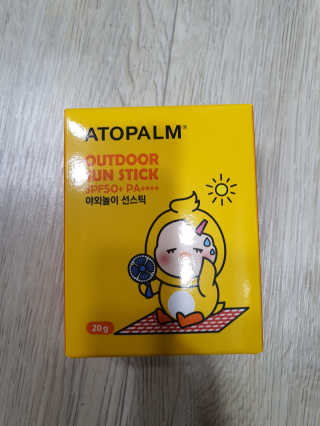 아토팜 야외놀이 선스틱 SPF50+ PA++++ — 5점을 준 리뷰어가 2020년 3월 올린 사용 사진