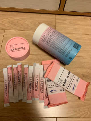 눈길 프로바이오틱스 눈길 콜라겐 프로바이오틱스 — 4.5점을 준 리뷰어가 2019년 11월 올린 사용 사진