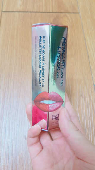 터치인솔 메탈리스트 리퀴드 포일 립스틱 5종 — 4.67점을 준 리뷰어가 2018년 3월 올린 사용 사진