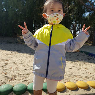 인디고뱅크키즈 메쉬 배색 점퍼 — 5점을 준 리뷰어가 2020년 3월 올린 사용 사진