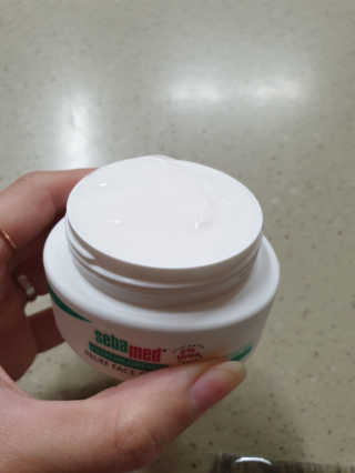 세바메드 우레아 수분폭탄크림 50ml — 3점을 준 리뷰어가 2019년 12월 올린 사용 사진