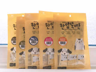 [펫토리아]짜먹는 한입뚝딱 강아지.고양이 마약간식 — 5점을 준 리뷰어가 2019년 8월 올린 사용 사진