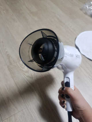 키스뉴욕 인스타에어 360 드라이기 — 3.67점을 준 리뷰어가 2018년 2월 올린 사용 사진