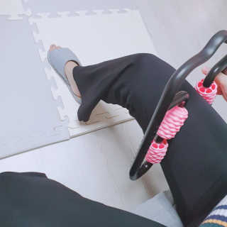 뭅뭅 바디핏레그롤러 종아리 허벅지 하체 마사지기 — 5점을 준 리뷰어가 2019년 10월 올린 사용 사진