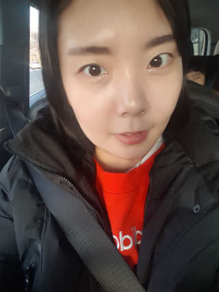 [블랙루즈] 펄블리 아이 글리터 2종 — 5점을 준 리뷰어가 2019년 1월 올린 사용 사진