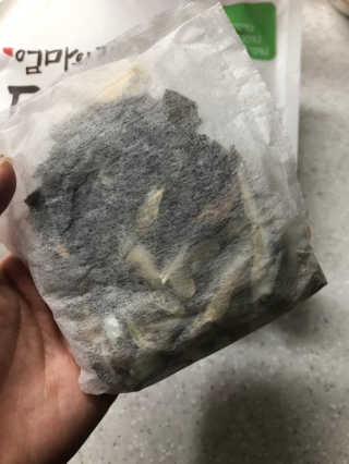 육수명인 엄마의 레시피 다시팩 1번 — 5점을 준 리뷰어가 2019년 4월 올린 사용 사진