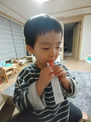에이토솔루션 비타민D 젤리 스틱 — 4.5점을 준 리뷰어가 2019년 2월 올린 사용 사진