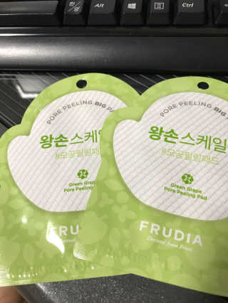 [후르디아] 청포도 매끈약산성 필링 패드_50매 세트 — 4.5점을 준 리뷰어가 2019년 9월 올린 사용 사진