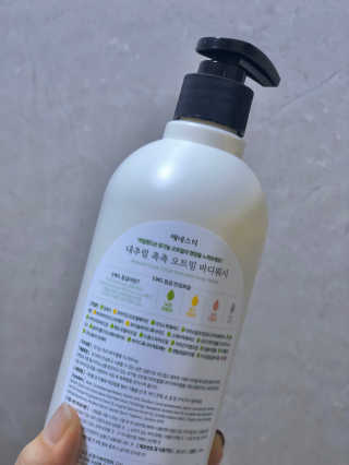 (주)에네스티 내추럴 촉촉  오트밀 바디워시 500ml — 4.5점을 준 리뷰어가 2020년 3월 올린 사용 사진