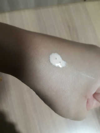 쥴라이Jullai 슈퍼 12 바운스 선 플루이드 SPF50+ PA++++ — 5점을 준 리뷰어가 2019년 7월 올린 사용 사진