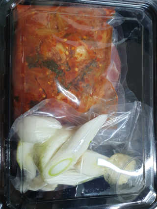 땡땡쿡 더실비김치찌개 2인분 710g 라면사리 포함 — 3점을 준 리뷰어가 2020년 1월 올린 사용 사진
