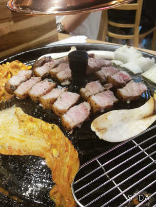 [화덕고깃간 마곡발산점] 화덕삼겹살2인분 — 5점을 준 리뷰어가 2019년 6월 올린 사용 사진