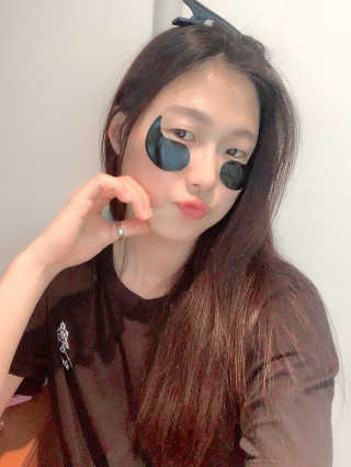 퓨어힐스 포어 클리어 블랙 챠콜 아이패치 — 5점을 준 리뷰어가 2019년 3월 올린 사용 사진
