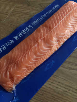 동원산업 항공직송 동원생연어 — 5점을 준 리뷰어가 2019년 7월 올린 사용 사진