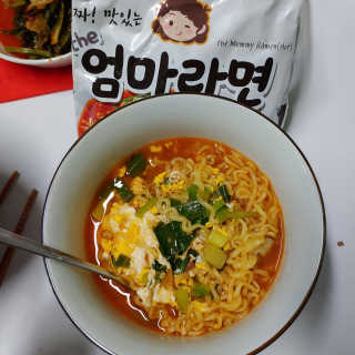 라면 그대로가 제일 맛있는 더엄마라면 — 5점을 준 리뷰어가 2019년 6월 올린 사용 사진