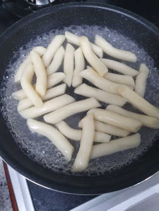 [홍코너떡볶이]옛날떡볶이 인기맛 4팩세트 — 4.5점을 준 리뷰어가 2019년 11월 올린 사용 사진
