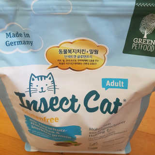 그린펫푸드 인섹트캣 글루텐프리（1.2KG） — 5점을 준 리뷰어가 2019년 7월 올린 사용 사진