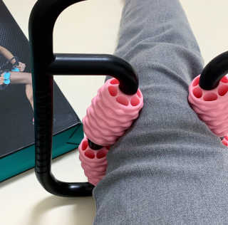 뭅뭅 바디핏레그롤러 종아리 허벅지 하체 마사지기 — 3.5점을 준 리뷰어가 2019년 10월 올린 사용 사진