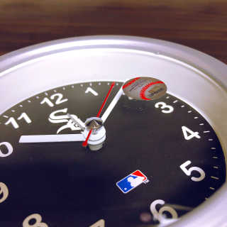 MLB WATCH n LEISURE MLB 아날로그 디자인 탁상시계 8종 — 5점을 준 리뷰어가 2019년 12월 올린 사용 사진
